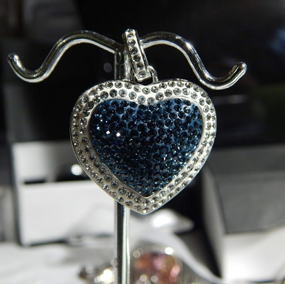Crystal Blue💙 Hearts Pendant by Zales💙 - Picture 8 of 8